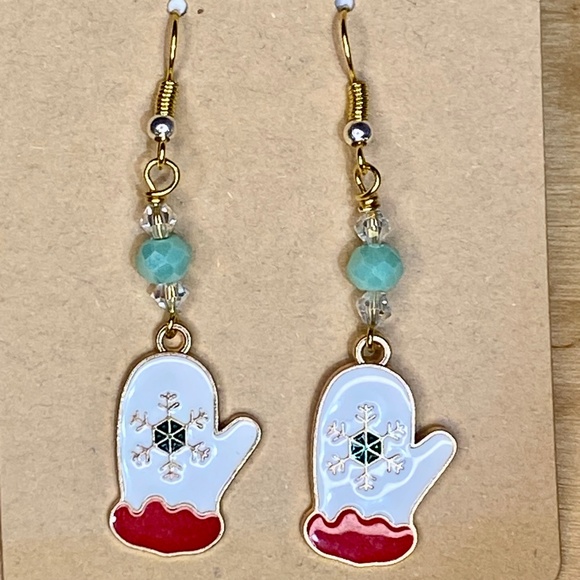 Christmas Holiday White Mittens w Snowflakes Dangle Earrings - Picture 1 of 6
